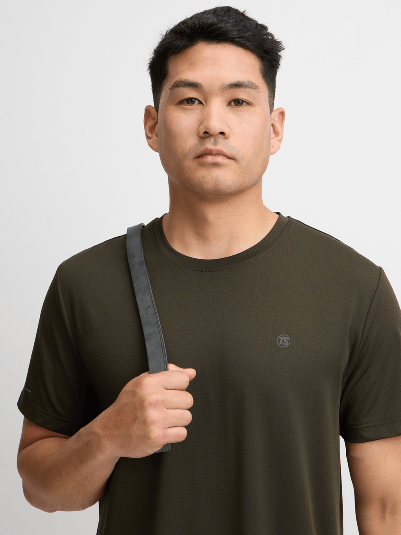 Men's Breathable Eyelet Performance Tee: Moisture-Wicking Athletic Workout Training T-Shirt